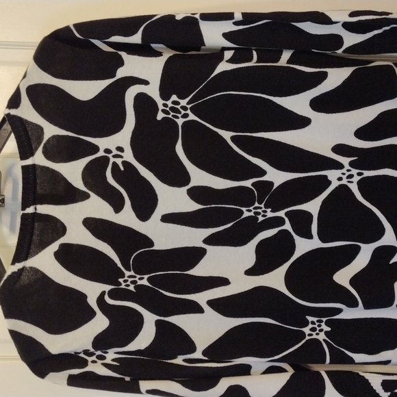 Relativity sweater. - Picture 8 of 13